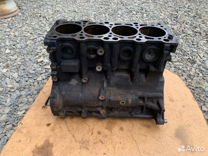 Блок двигателя Mitsubishi Grandis NA4W 4G69 2005