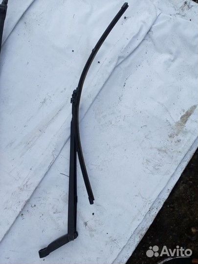 Поводок стеклоочистителя передний левый Volkswagen