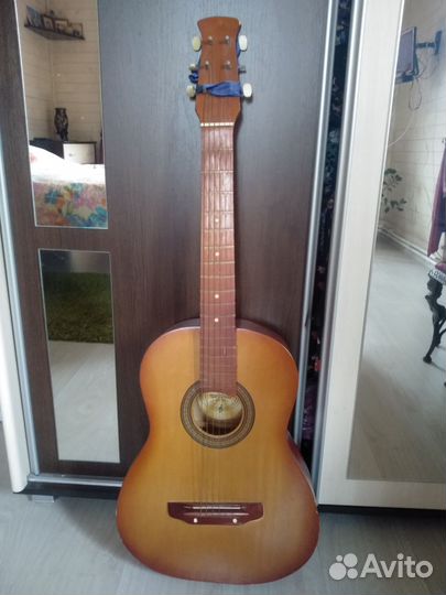Акустическая гитара