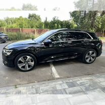 Audi e-tron AT, 2019, 70 000 км, с пробегом, цена 4 800 000 руб.