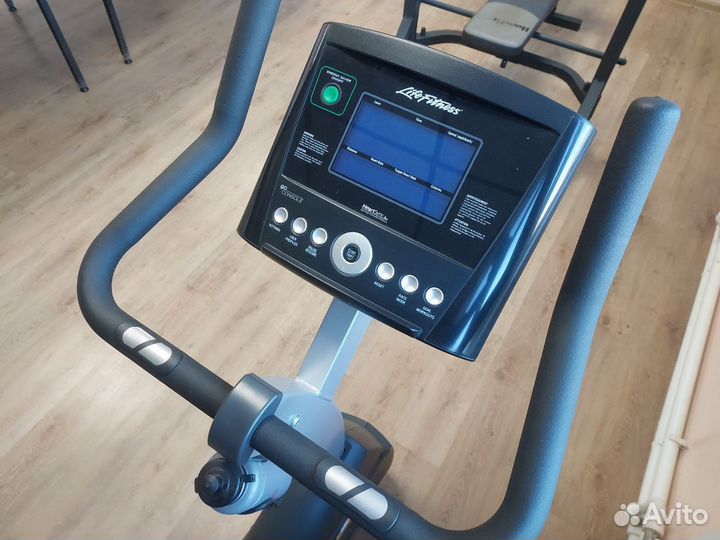 Велотренажер Life Fitness Вертикальный C1