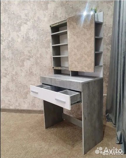 Столик макияжный 