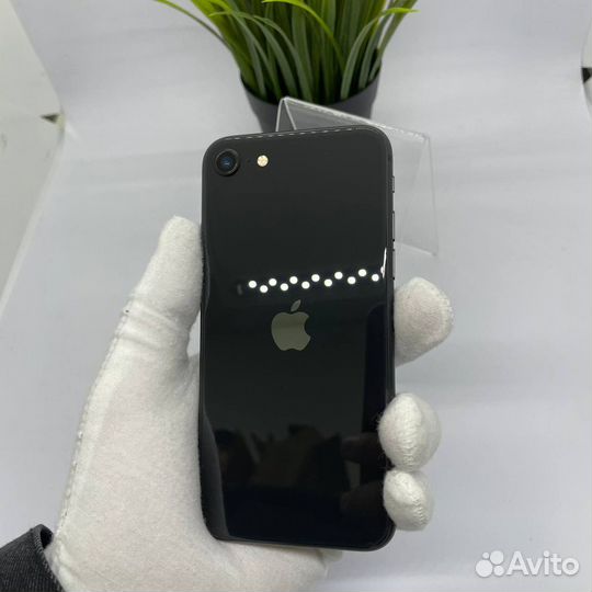 iPhone SE, 128 ГБ