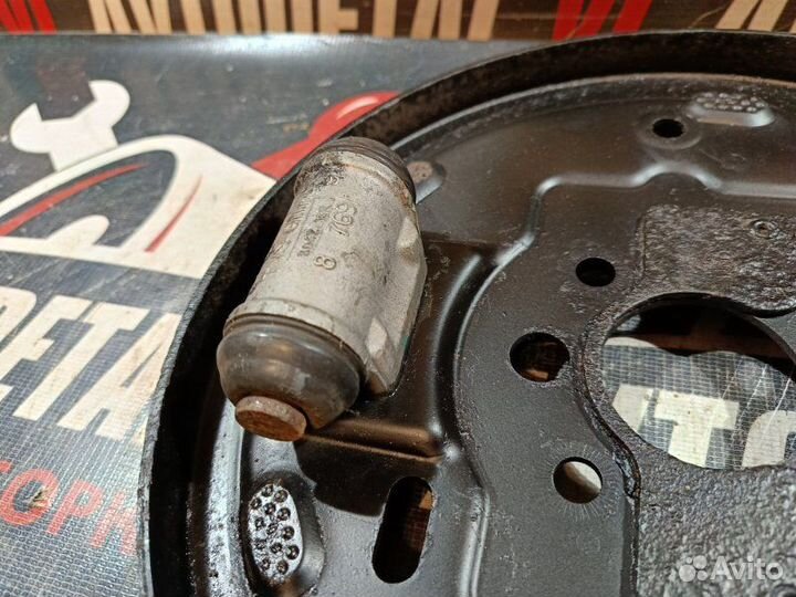 Пыльник тормозного барабана задний левый Skoda