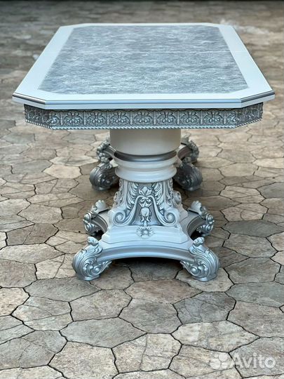 Кухонный стол и стулья