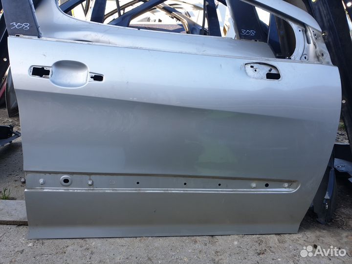 Дверь передняя правая peugeot 308 1 пежо хетчбек