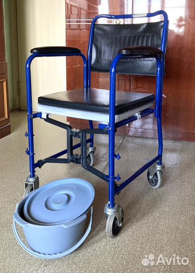 Кресло коляска с санитарным оснащением H 009B