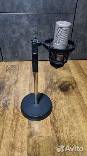Студийный микрофон AKG C4000B
