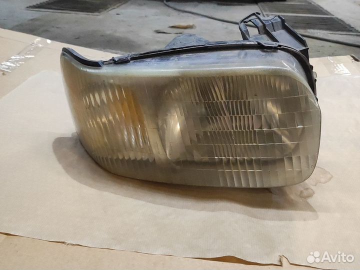 Фара передняя правая ford escape 1