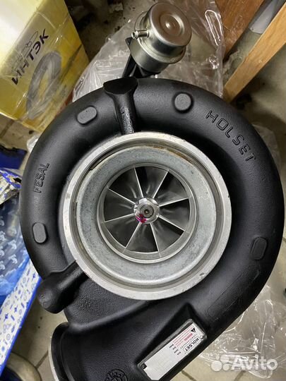 Турбокомпрессор HX60W