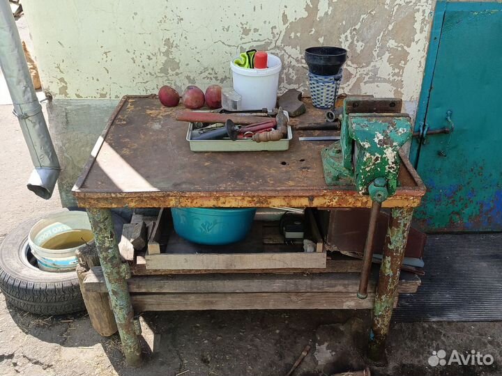 Стол железный