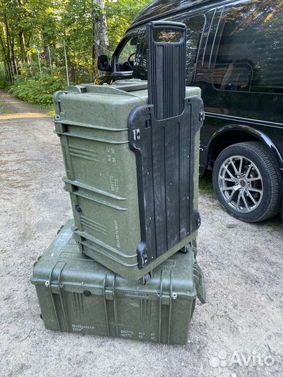 Большой ударопрочный кейс на колёсах Explorer 7745