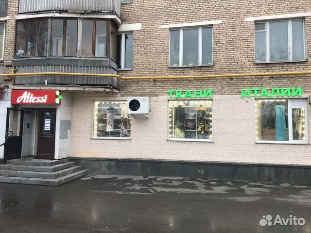 Продавец-консультант магазина итальянских тканей