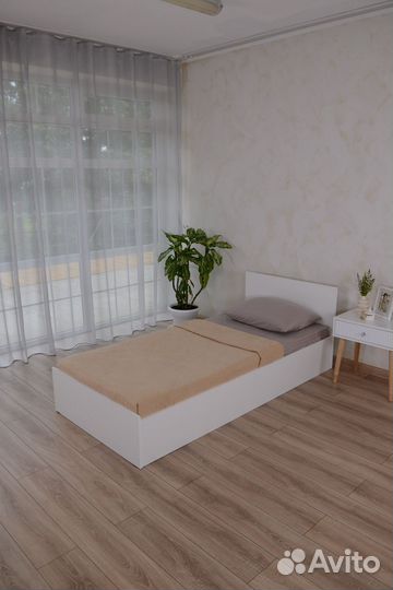 Кровать односпальная с матрасом белая Милена