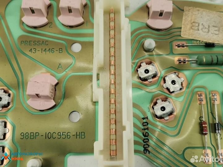 Щиток приборов (приборная панель) Ford Mondeo 2