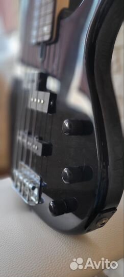 Бас гитара yamaha