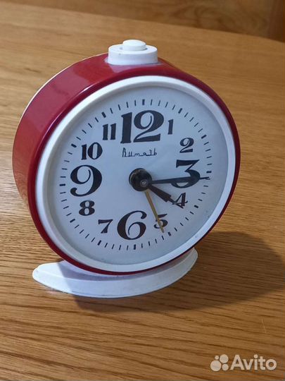 Часы будильник