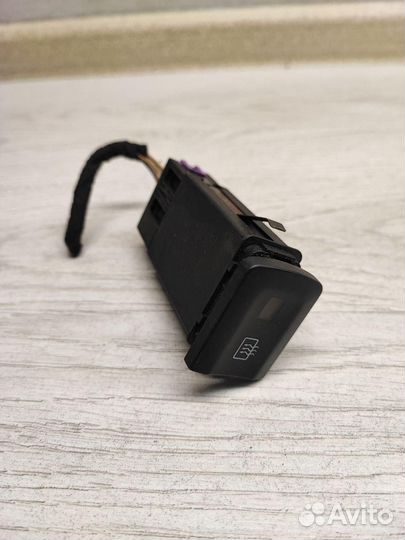 Кнопка обогрева заднего стекла на Audi A3