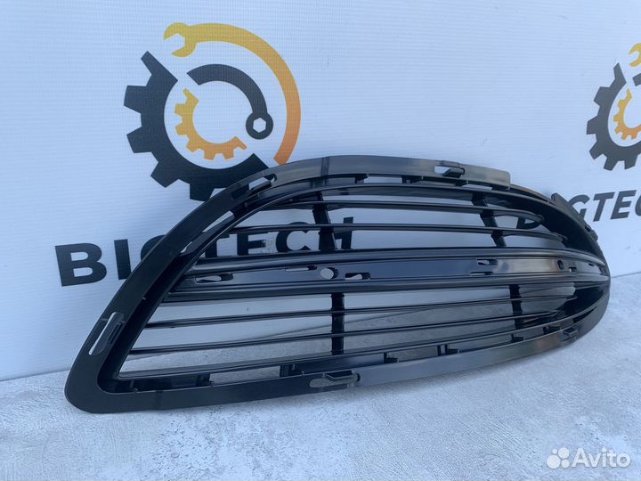 Решетка переднего бампера A2228850324