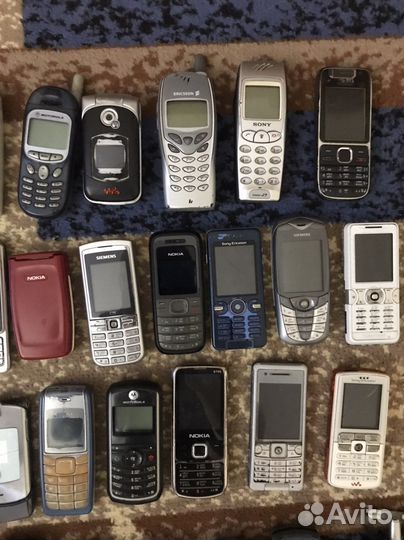 Старые мобильные телефоны в коллекцию 60 штук