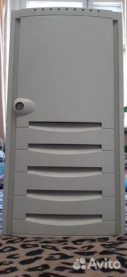 Большой системный блок, от сервера HP с платой 775