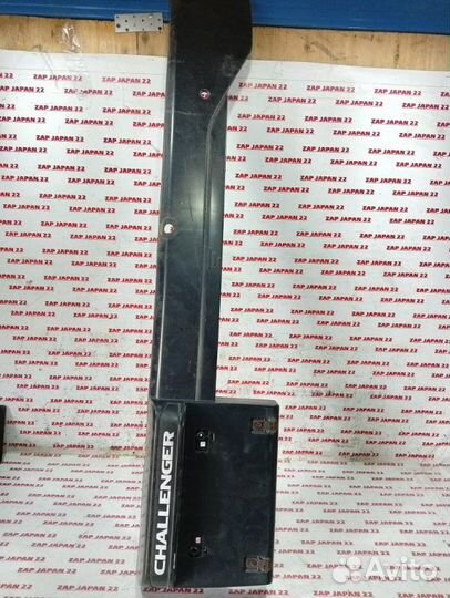 Накладка двери багажника задняя Mitsubishi