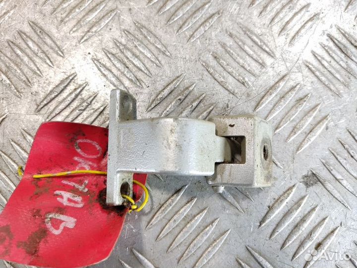 Петля багажника левая Skoda Octavia 2000 2011