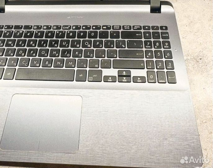 Asus i3-6006U /Geforce MX110/480 SSD/8 озу