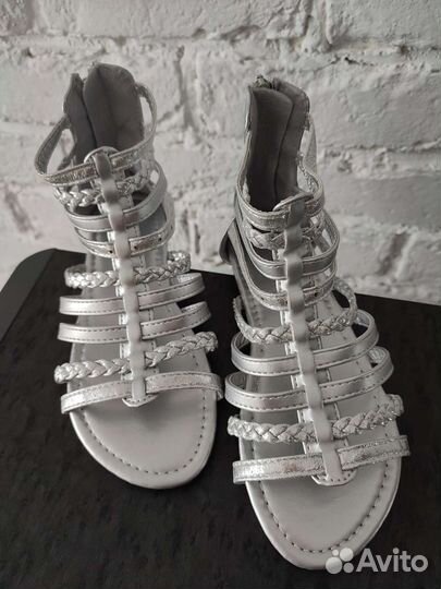 Босоножки (новые) Sinsаy размер 32
