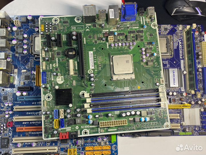 Материнская плата с процессором и памятью