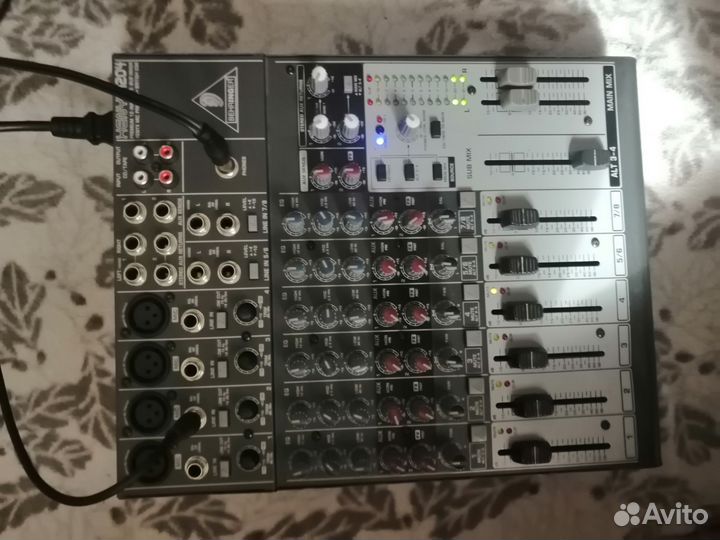 Микшерный пульт Behringer Xenyx 1204