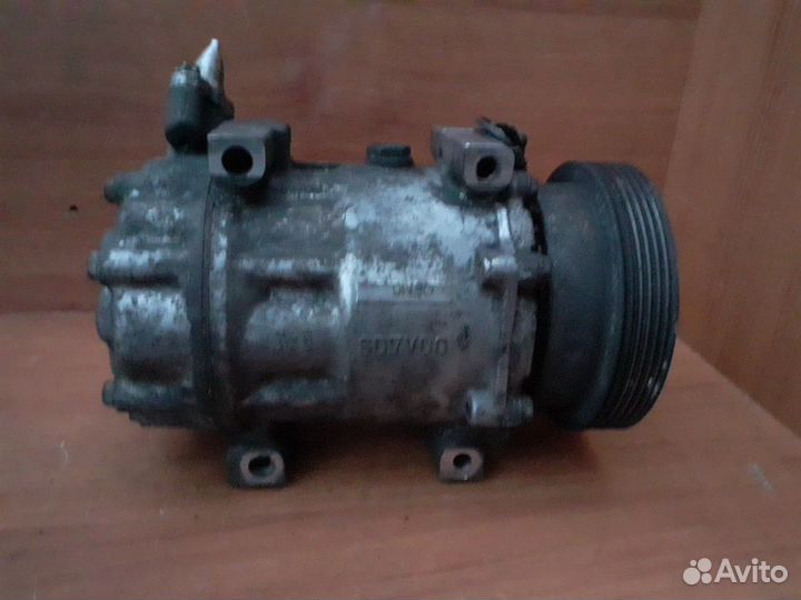 Компрессор кондиционера Рено Логан / Дастер / Клио