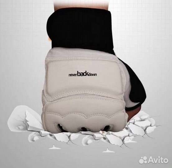 Спортивные перчатки