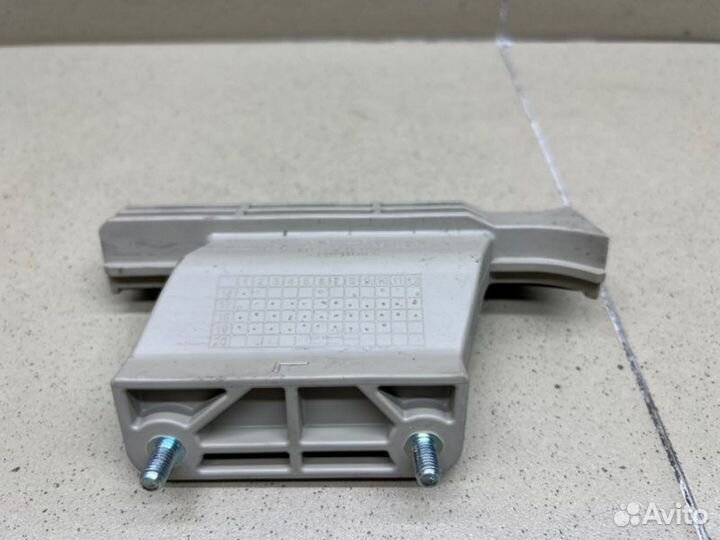 Направляющая стекла двери передняя левая Hyundai