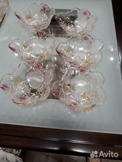 Набор салатников из цветного стекла