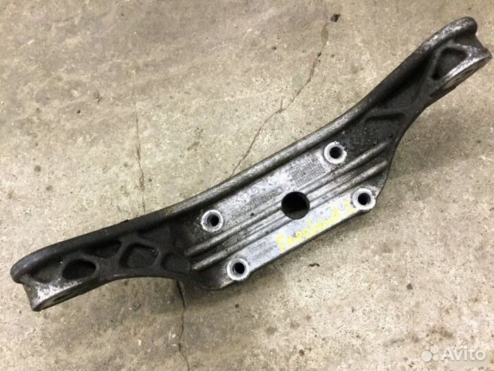 Кронштейн заднего редуктора Land Rover Freelander