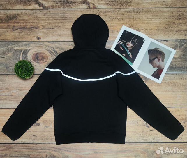 Nike tech fleece 2025 reflective