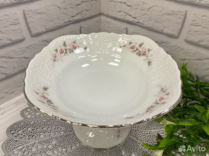 Салатник на ножке 