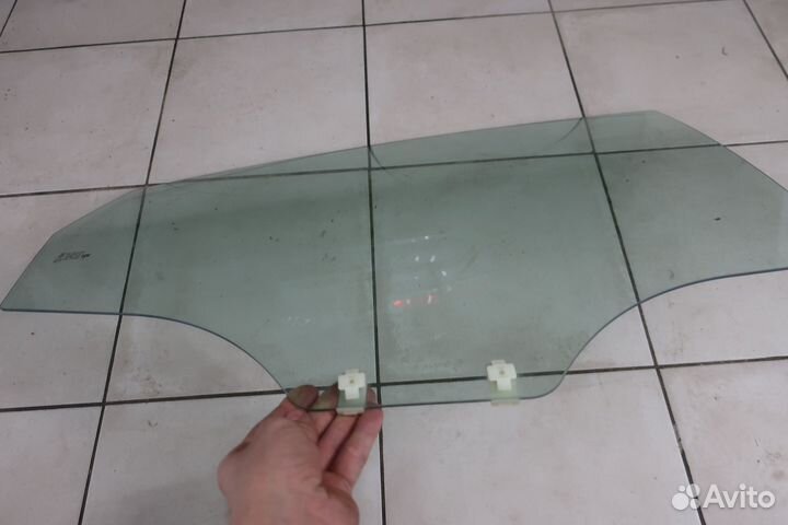 Стекло заднее правое Hyundai Solaris 1