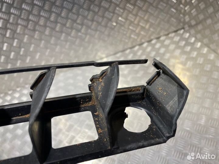 Кронштейн бампера задний Skoda Rapid CZC 2018