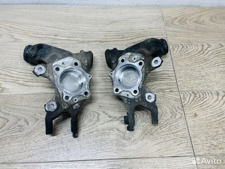 Кулак задний Honda Civic 4D