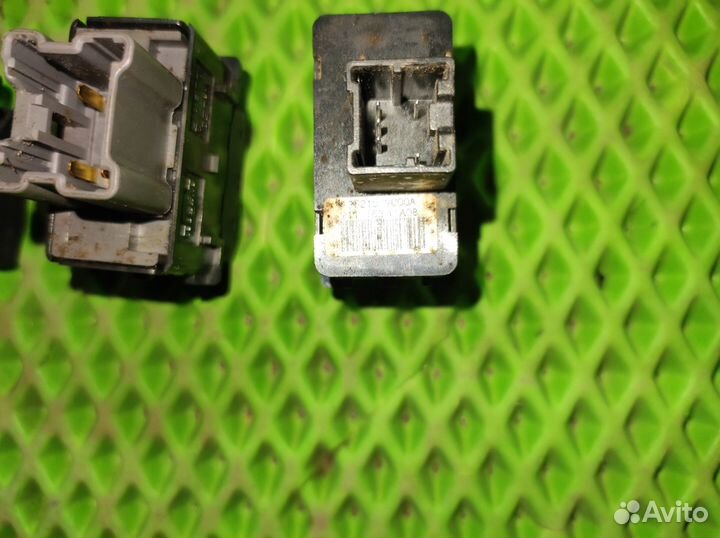 Кнопка центрального замка Note (04-14)