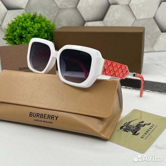 Солнцезащитные очки burberry женские