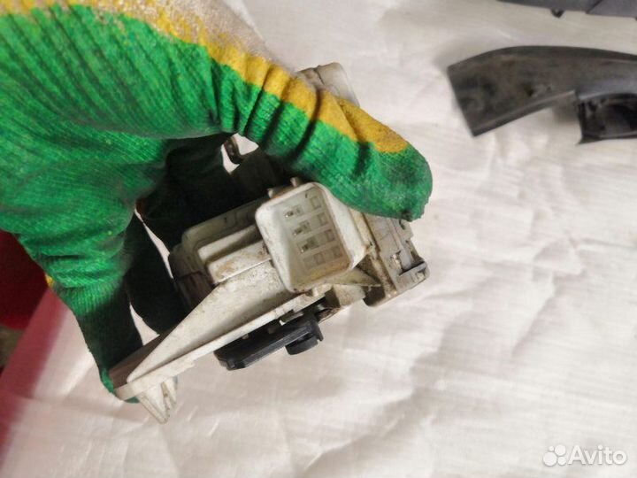 Замок боковой двери задний левый Ford Mondeo 3