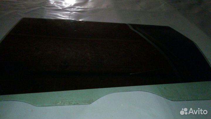 Левое заднее стекло на Субару Трибэка 07-13г.в