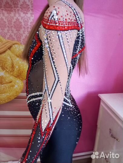 Комбинезон для выступления по фигурному катанию