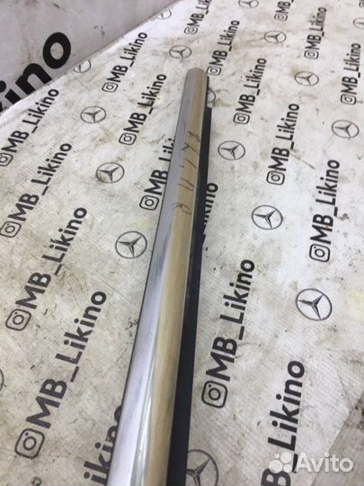 Молдинг стекла передний правый Mercedes S-Class