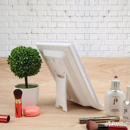 Зеркало для макияжа с подсветкой