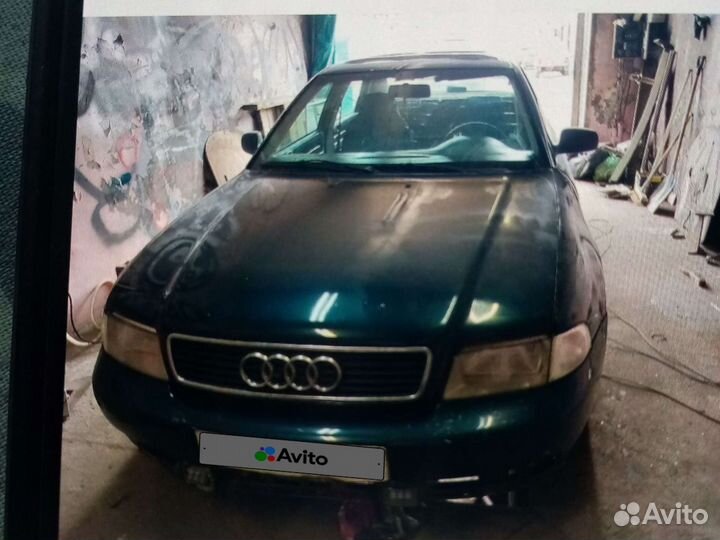Audi A4 1.8 МТ, 1995, битый, 55 555 км