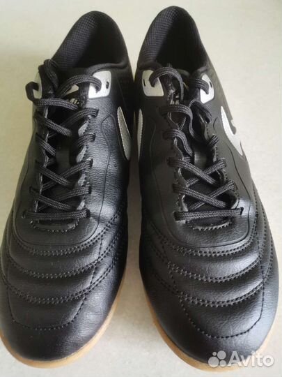 Футбольные бутсы